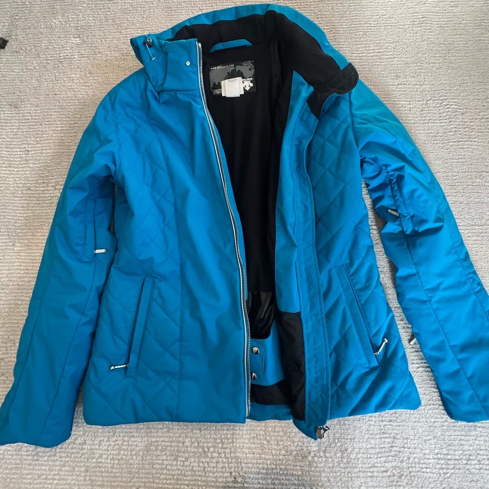Like new Descente ski jacket